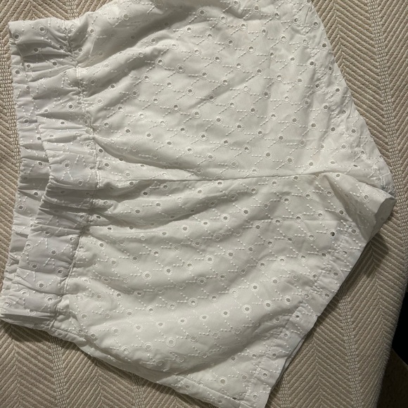 Francesca’s eyelet shorts - Picture 3 of 3